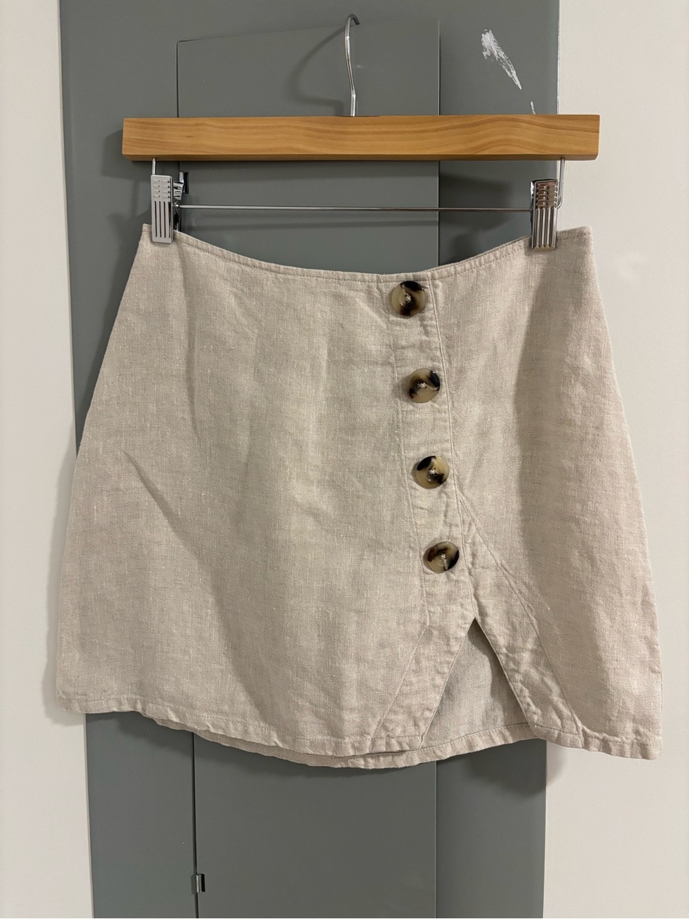 Reformation Taylor Linen Skirt in Beige Oatmeal Button-Detail - Picture 3 of 7